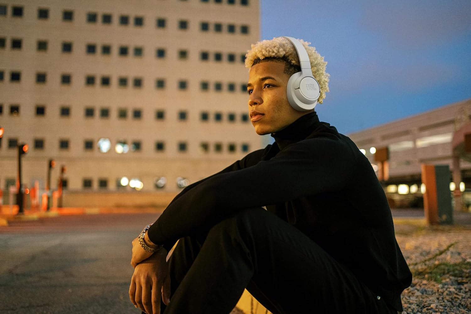 JBL TUNE 720BT WIRELESS OVER EAR HEADPHONES