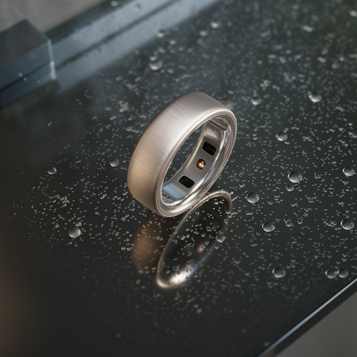 Oura Ring 4 Brushed Silver smart ring