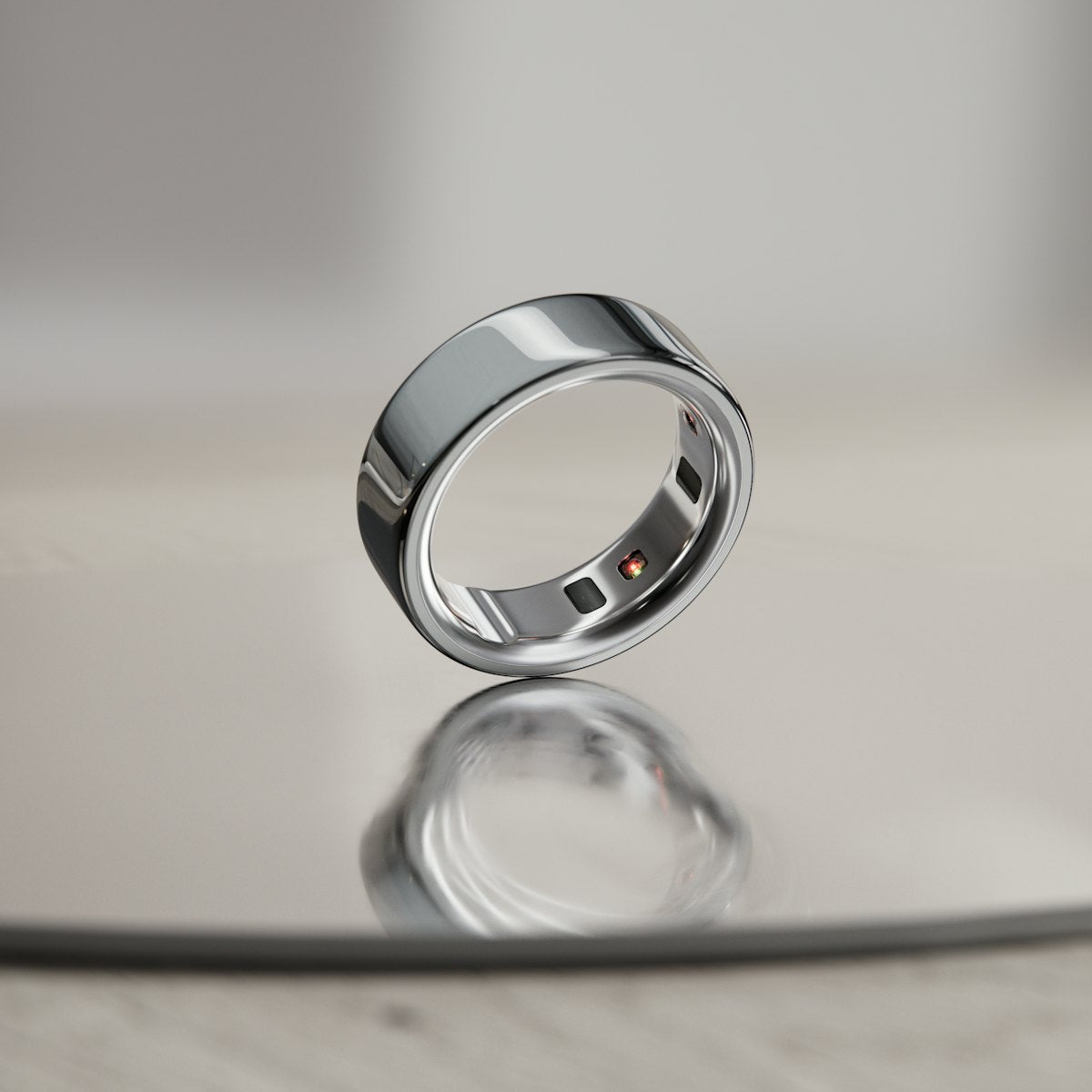 Oura Ring 4 Silver smart ring